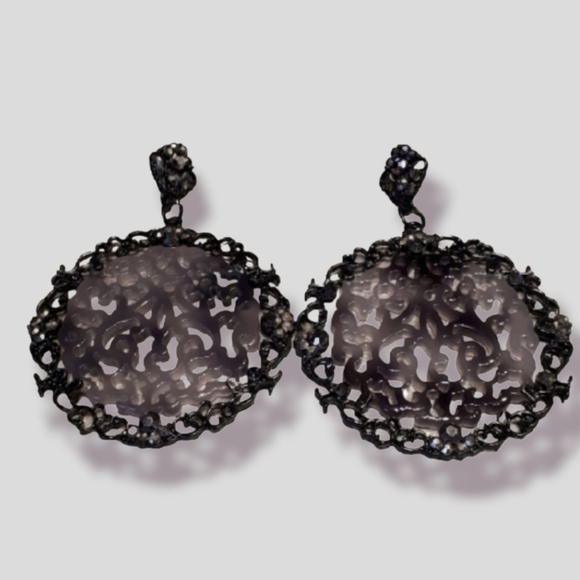 Black earrings - Picture 1 of 3